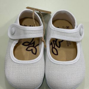 Mercedita en lona respetuosa de lino