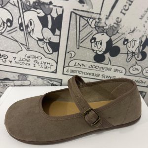 Mercedita Barefoot Señora